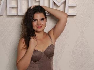 JungeDenise - Trying on lingerie, shopping, cinema, cocking, sex - I have a body that can be seen and thoughts that can be heard well. My preferences are varied, but I'm always looking for new experiences. At first I am a bit shy, but the warmer it gets between me and a person, the more I thaw and am accordingly more open to some fun. Maybe you want to look with me where this is going. So I'm already looking forward to you :)